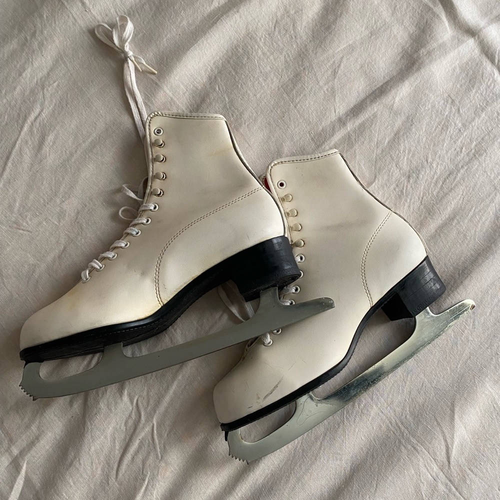 Vintage Figure Skating Ice Skates (size 8/9)